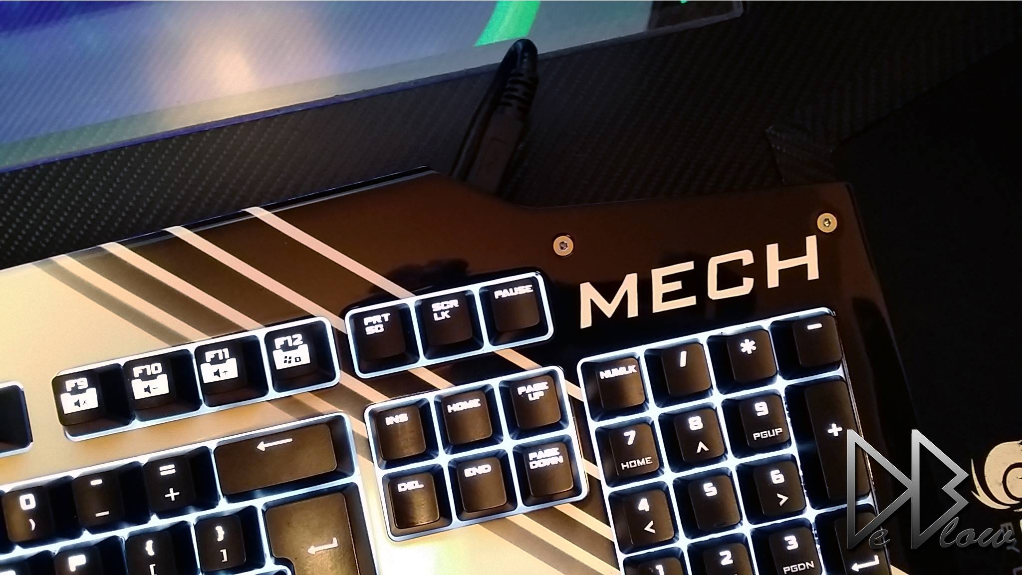 Case Mod: Mega Deblow PC Desk