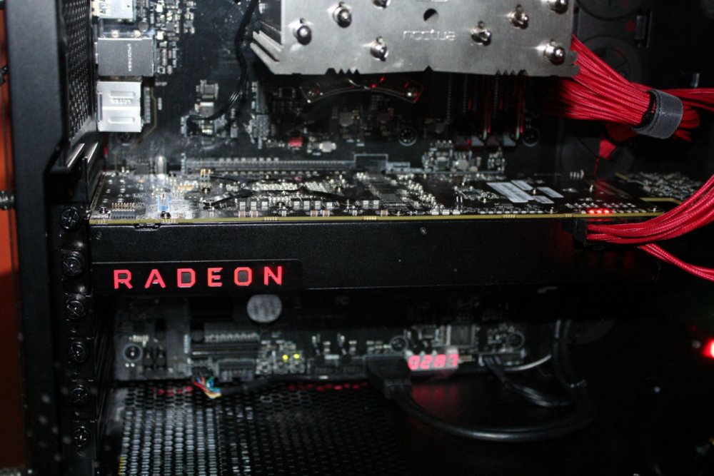 AMD-Radeon-Vega-PCGH-1.thumb.jpg.6c7eb2ad58773d2b1b4af37384afb450.jpg