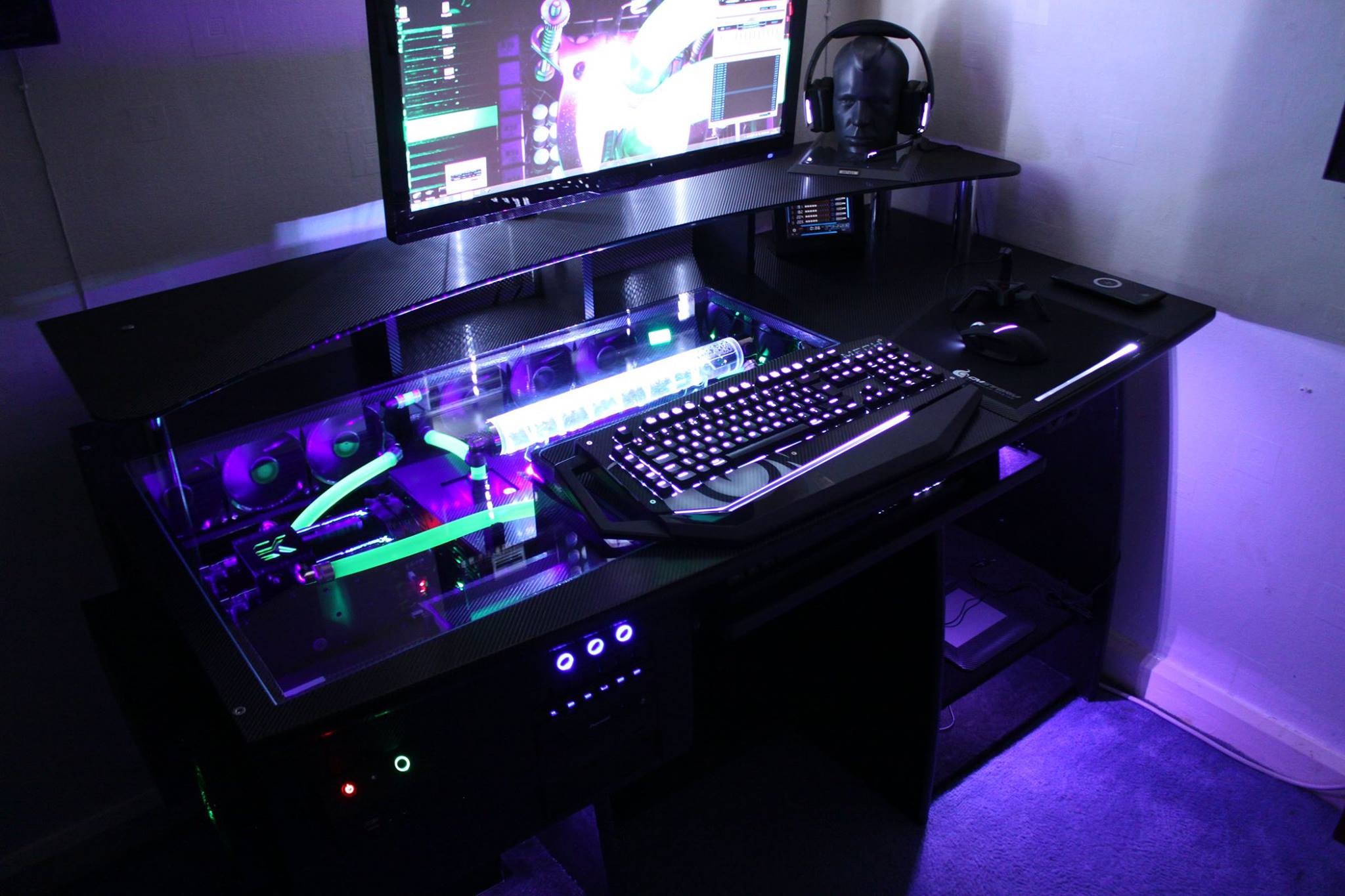 Case Mod: Mega Deblow PC Desk