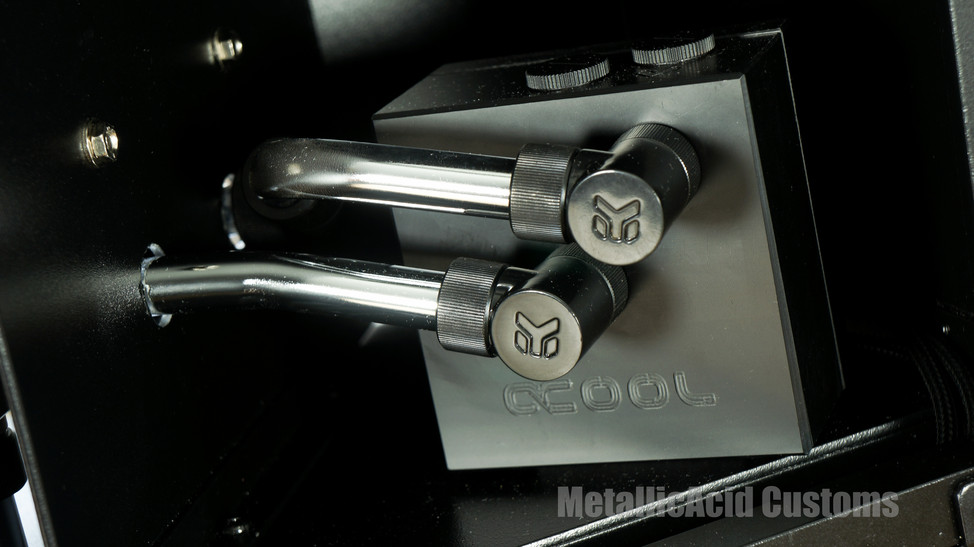 Case Mod: MetallicAcid's TJ07