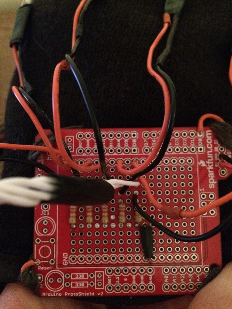 DIΥ: Ρομποτικό χέρι που κινείται με servos & Arduino