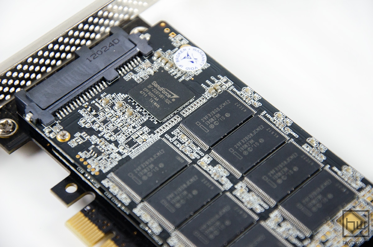 Mach Xtreme MX Express PCI-e SSD 512G Review: RAID 0 out of the box